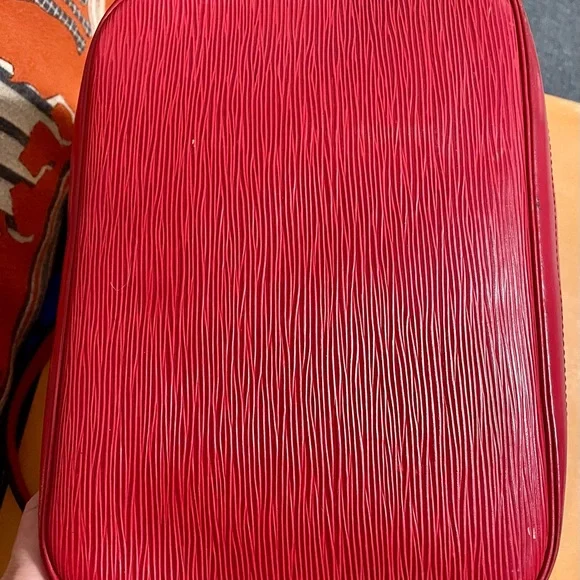 LOUIS VUITTON ❤️🌟 EPI NOE RED SHOULDER BAG ⭐️ - Picture 9 of 10